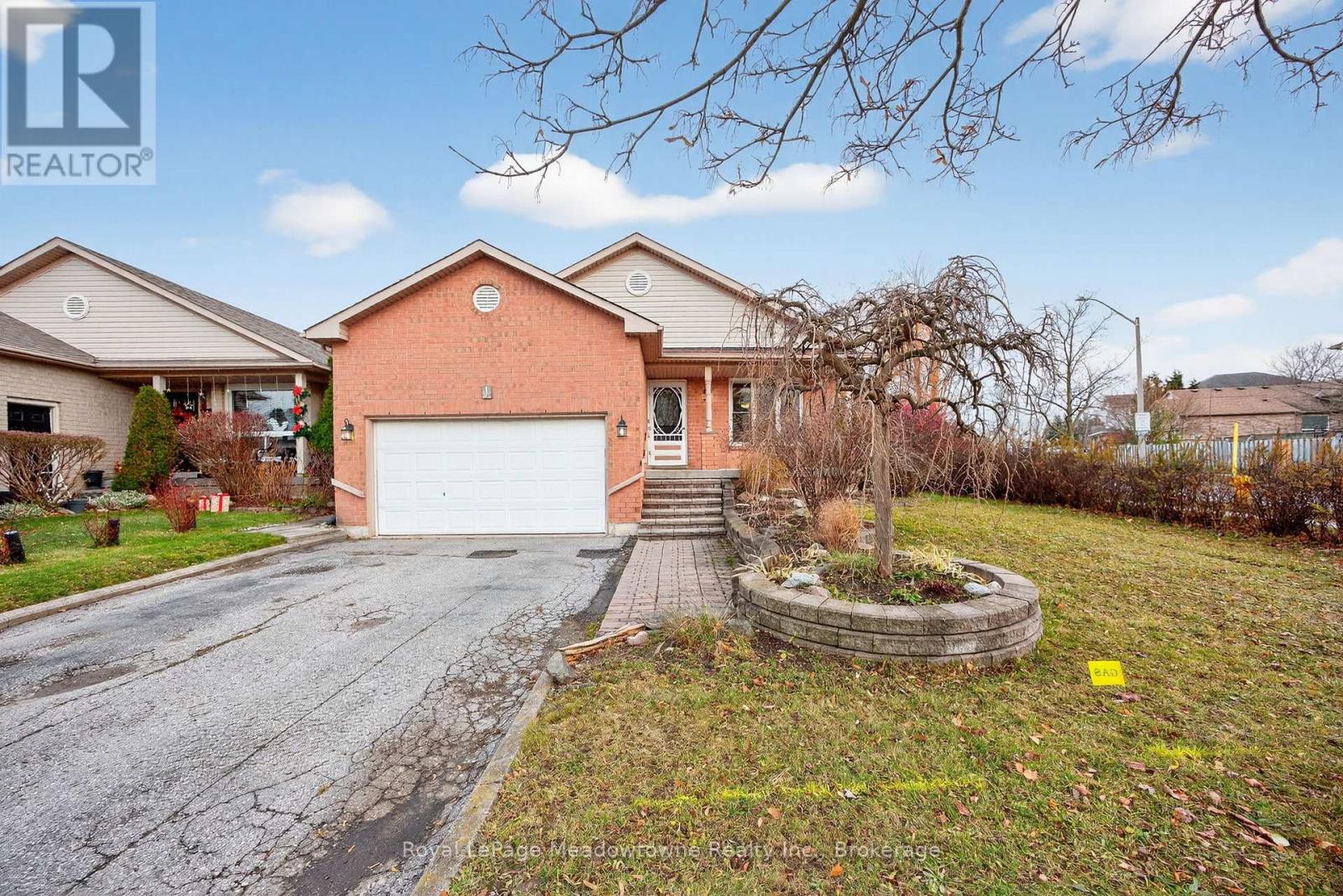 1 Draper Crescent, Barrie (Painswick North), Ontario  L4N 8B1 - Photo 3 - S12615538