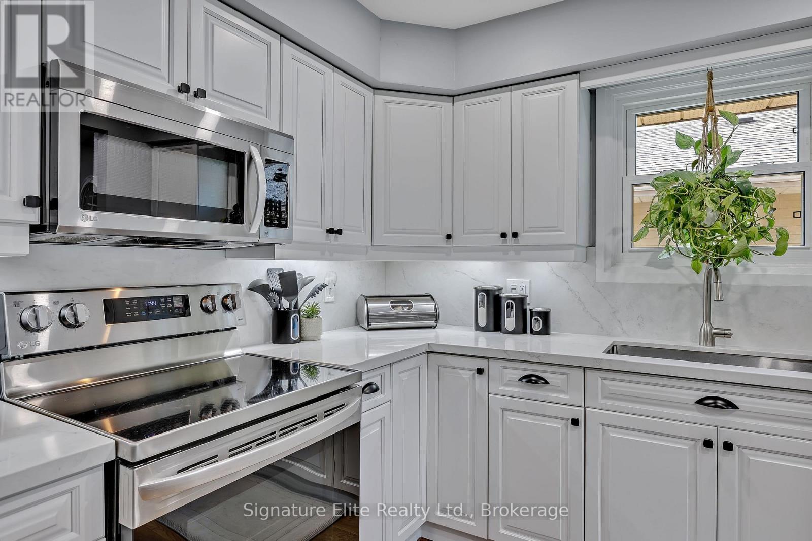 270 Sherin Avenue, Peterborough, Ontario  K9J 1B6 - Photo 5 - X12615364