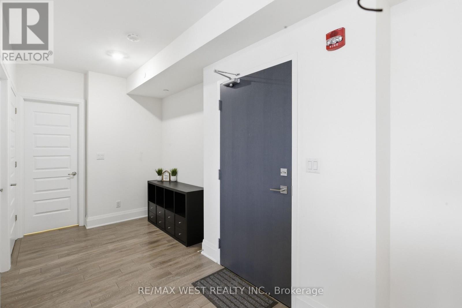 412 - 2 Adam Sellers Street, Markham, Ontario L6B 1P2 - Photo 4 - N12610856