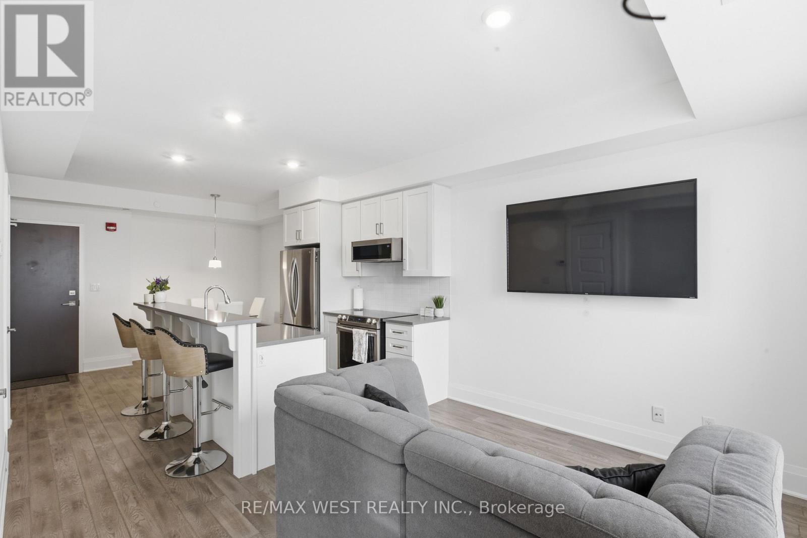 412 - 2 Adam Sellers Street, Markham, Ontario L6B 1P2 - Photo 6 - N12610856