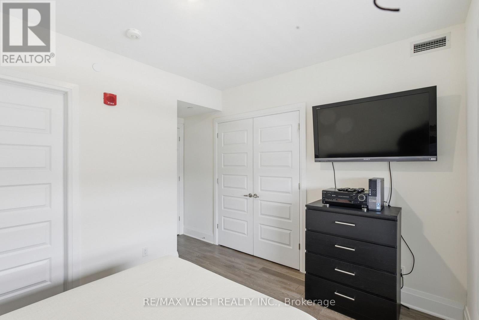 412 - 2 Adam Sellers Street, Markham, Ontario L6B 1P2 - Photo 9 - N12610856