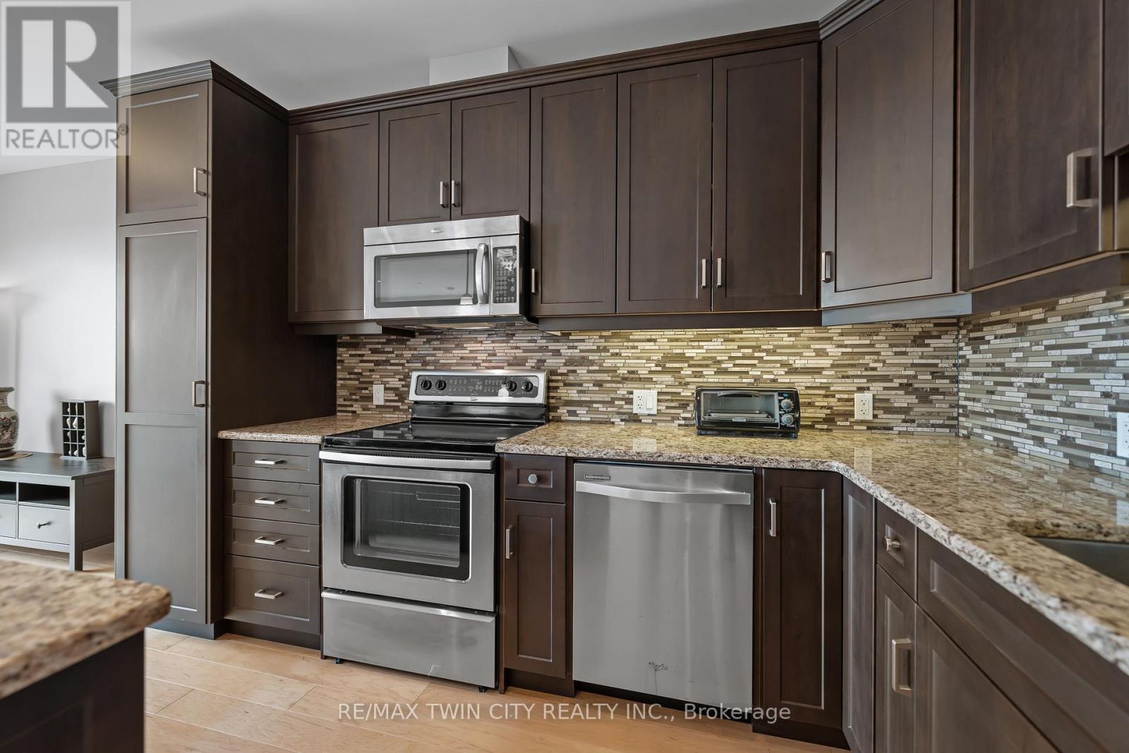 706 - 223 Erb Street W, Waterloo, Ontario  N2L 0B3 - Photo 18 - X12370834