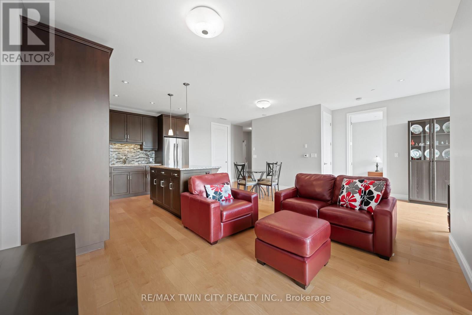 706 - 223 Erb Street W, Waterloo, Ontario  N2L 0B3 - Photo 27 - X12370834