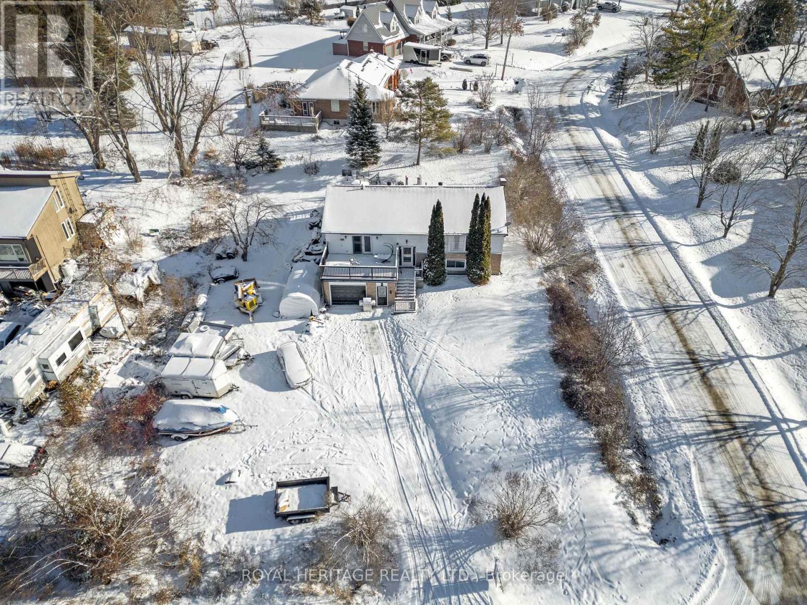 20 Buckhorn Road, Kawartha Lakes (Fenelon), Ontario  K9V 4R6 - Photo 2 - X12356913