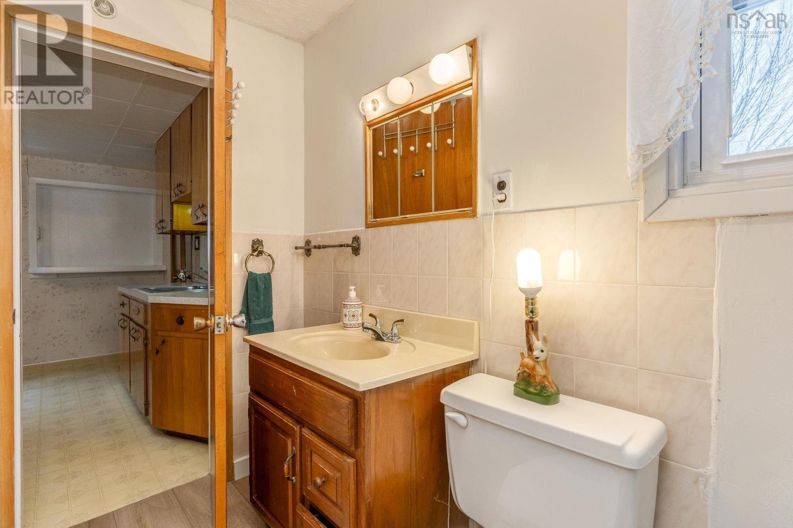 8 Ashdale Avenue, Halifax, Nova Scotia  B3N 2C8 - Photo 17 - 202529229