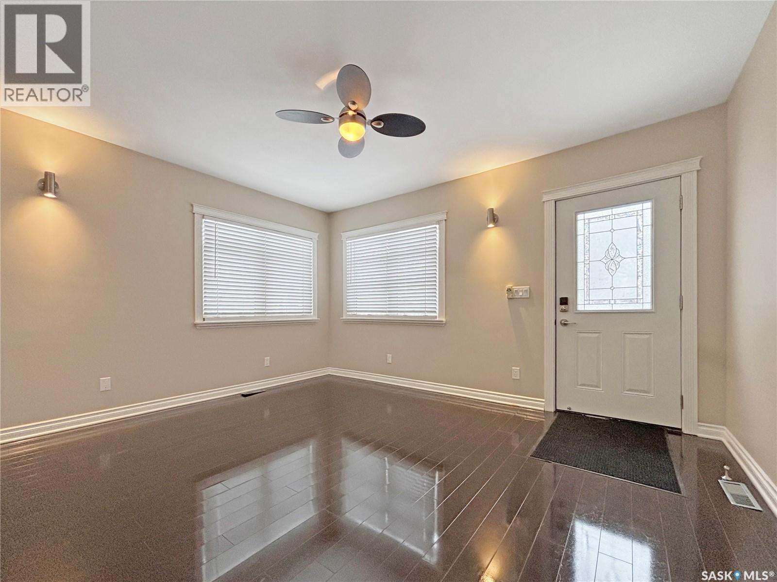 1030 M Avenue S, Saskatoon, Saskatchewan S7M 2L9 - Photo 6 - SK024997