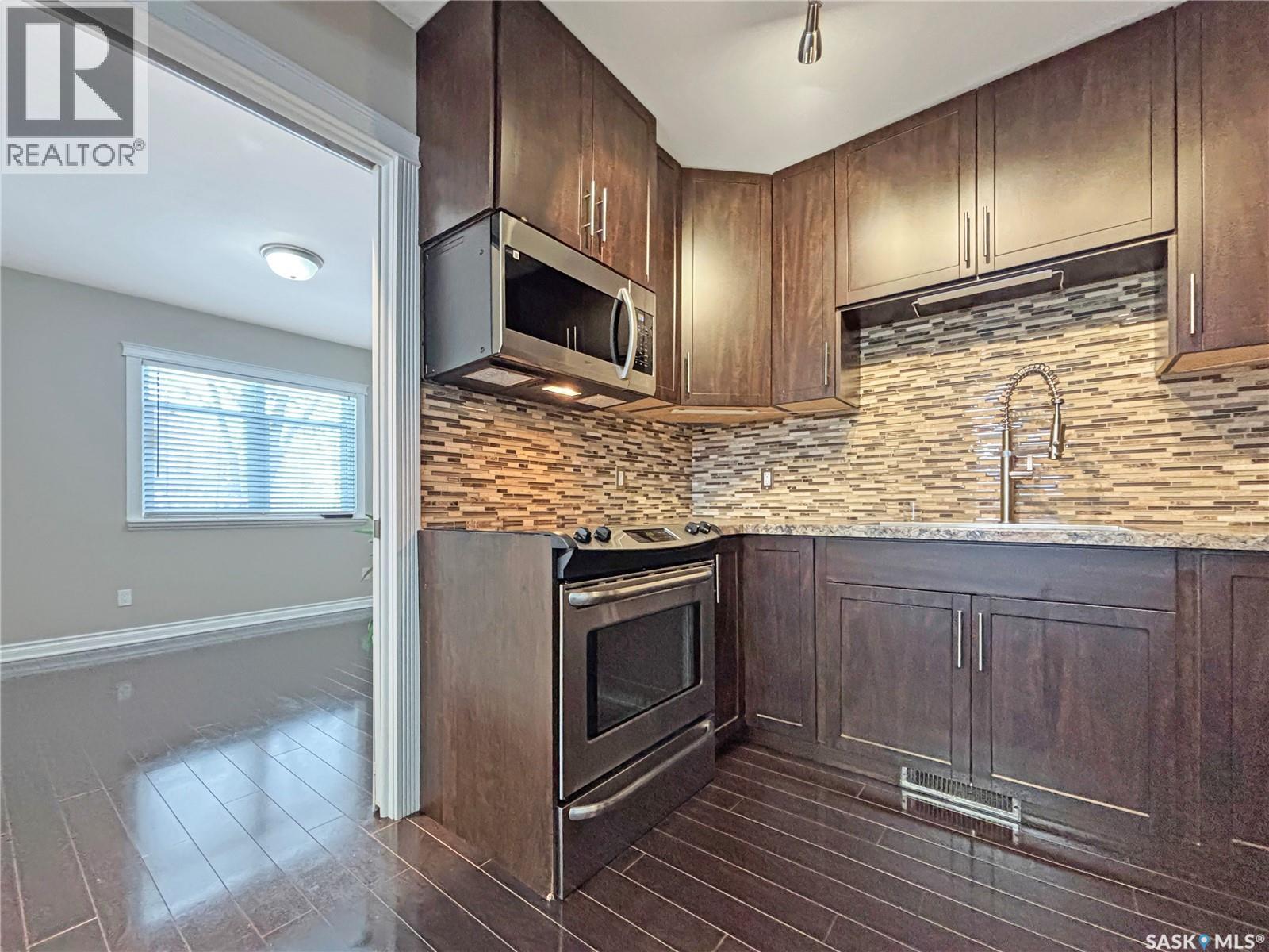 1030 M Avenue S, Saskatoon, Saskatchewan S7M 2L9 - Photo 11 - SK024997