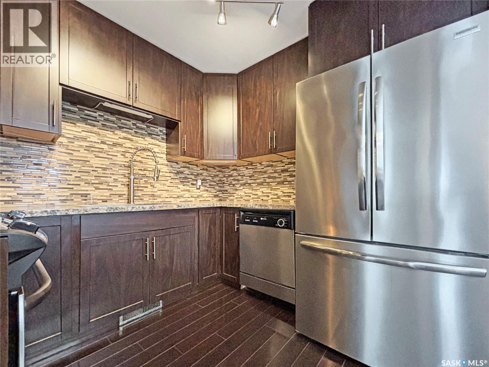 1030 M Avenue S, Saskatoon, Saskatchewan S7M 2L9 - Photo 10 - SK024997