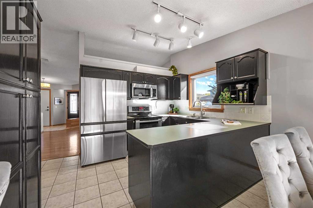 177 Hidden Vale Close Nw, Calgary, Alberta T3A 5C7 - Photo 9 - A2262539