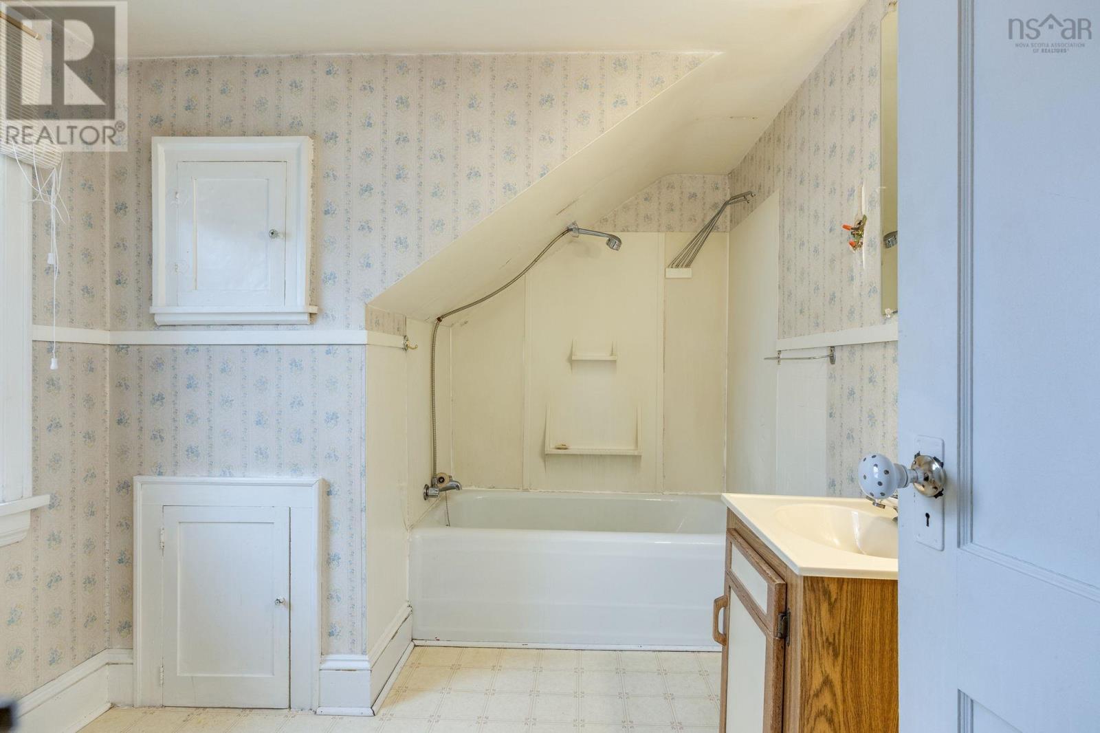 8 Ashdale Avenue, Halifax, Nova Scotia  B3N 2C8 - Photo 29 - 202529230