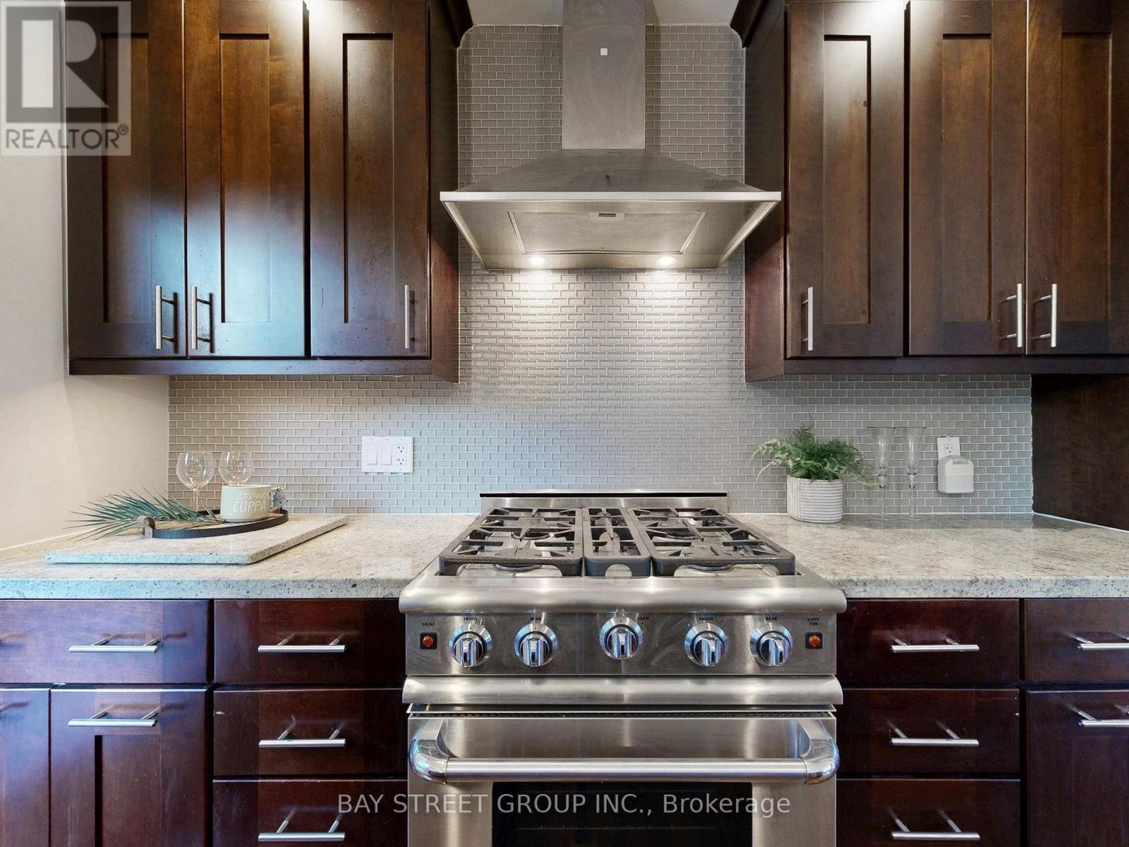 8 Overton Crescent, Toronto, Ontario  M3B 2V2 - Photo 13 - C12615404