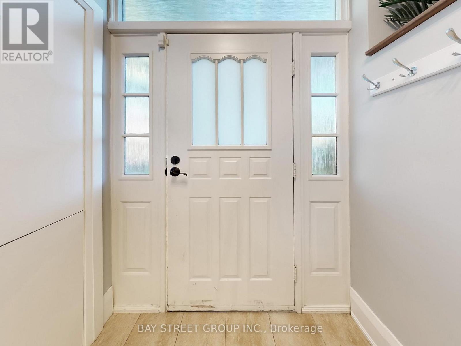 8 Overton Crescent, Toronto, Ontario  M3B 2V2 - Photo 2 - C12615404