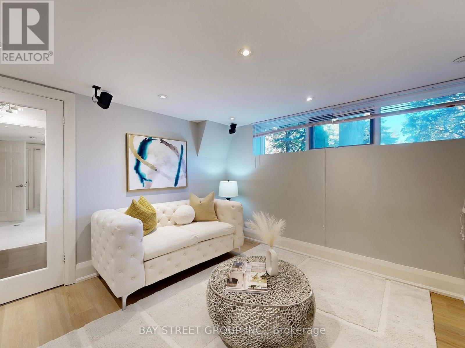 8 Overton Crescent, Toronto, Ontario  M3B 2V2 - Photo 23 - C12615404