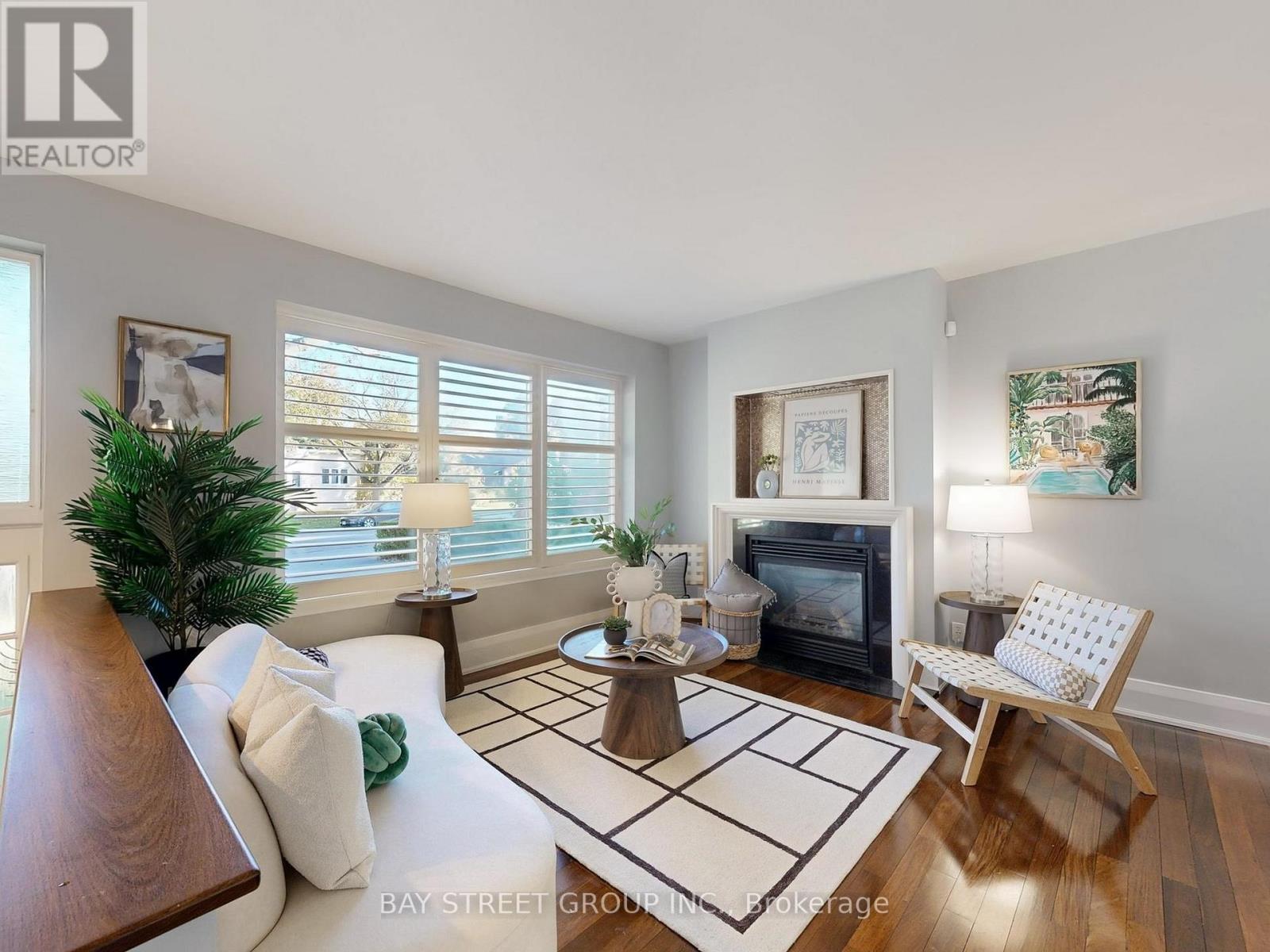 8 Overton Crescent, Toronto, Ontario  M3B 2V2 - Photo 4 - C12615404