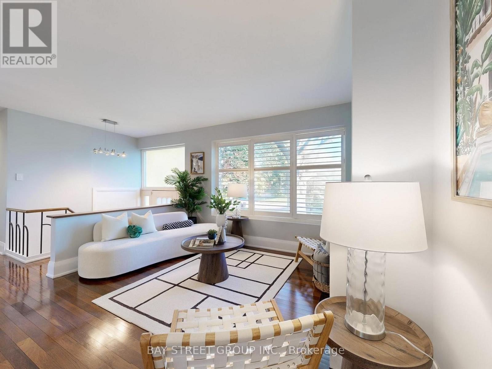 8 Overton Crescent, Toronto, Ontario  M3B 2V2 - Photo 5 - C12615404