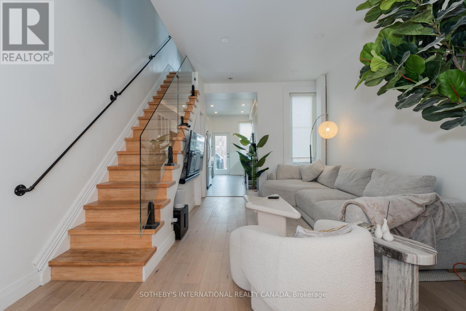 286 Euclid Avenue, Toronto, Ontario  M6J 2K2 - Photo 4 - C12615420