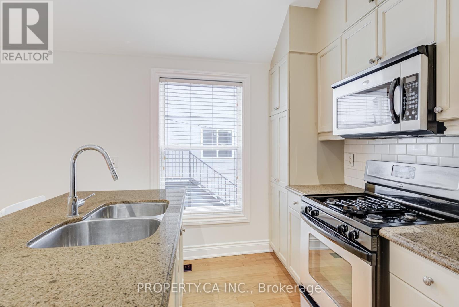 Upper - 21 D'arcy Street, Toronto, Ontario  M5T 1J8 - Photo 8 - C12615436