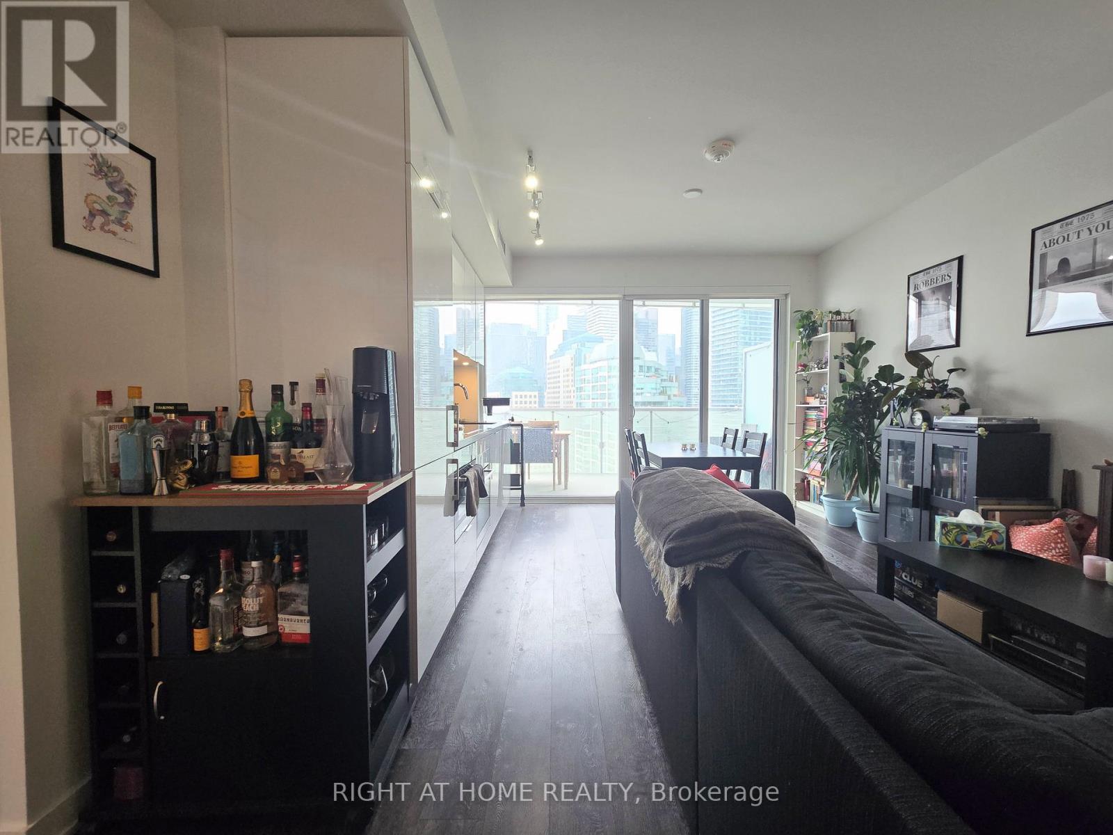 1905 - 15 Queens Quay E, Toronto, Ontario  M5E 0A4 - Photo 10 - C12615478