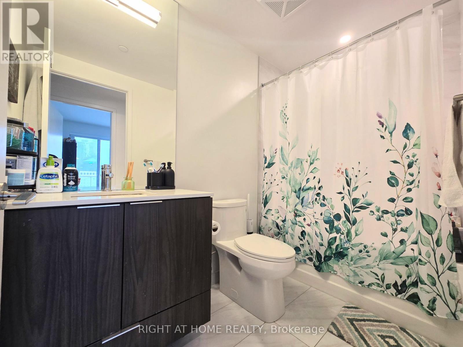 1905 - 15 Queens Quay E, Toronto, Ontario  M5E 0A4 - Photo 17 - C12615478