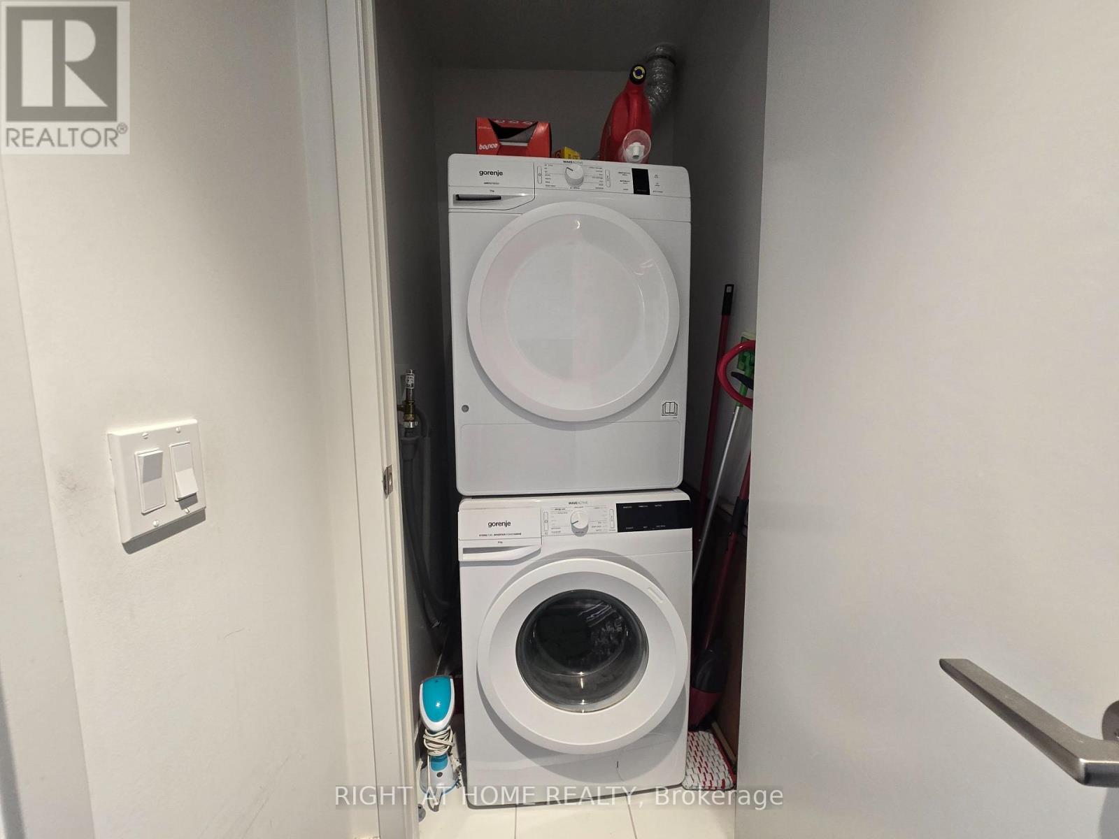 1905 - 15 Queens Quay E, Toronto, Ontario  M5E 0A4 - Photo 18 - C12615478