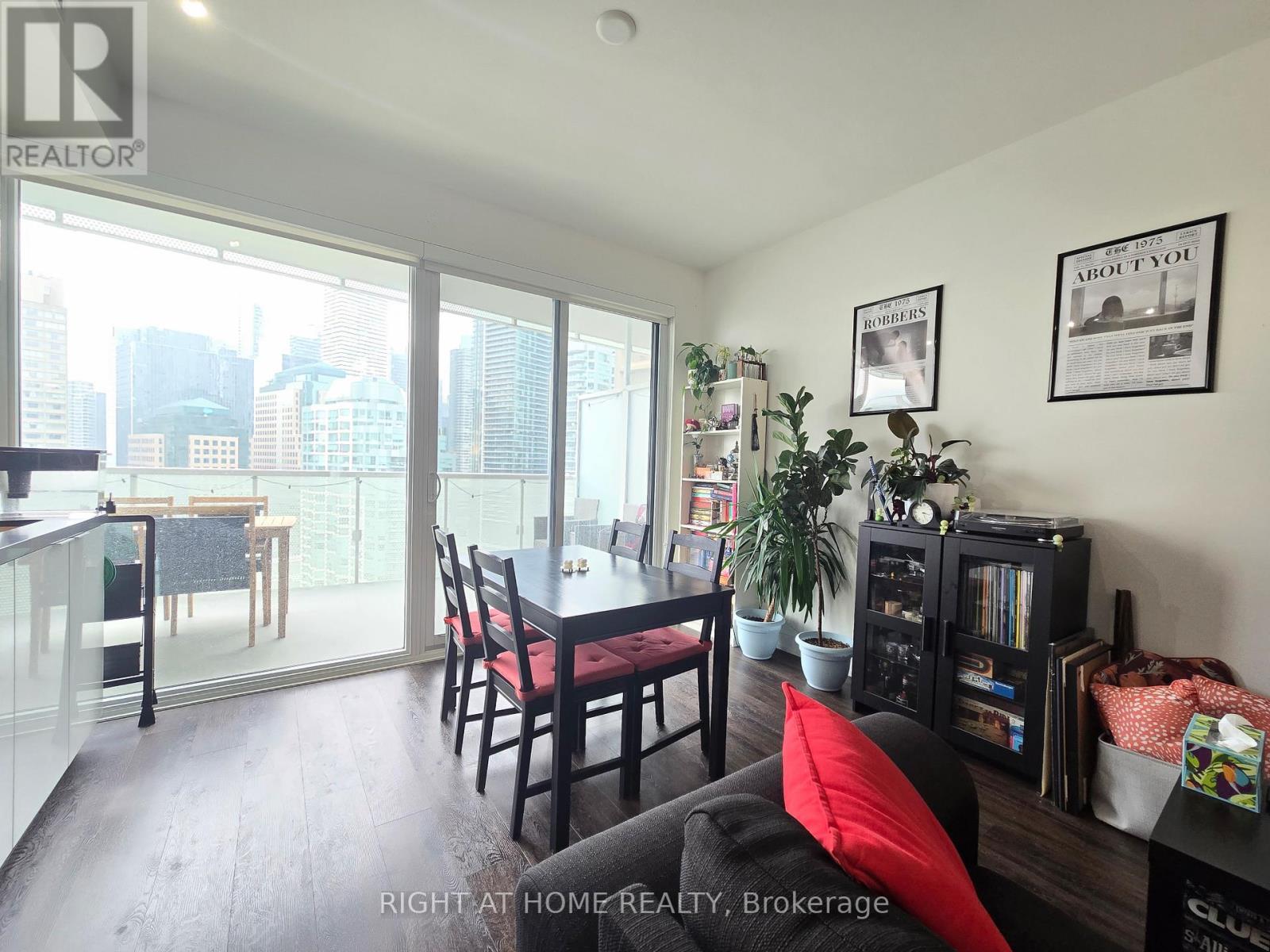 1905 - 15 Queens Quay E, Toronto, Ontario  M5E 0A4 - Photo 4 - C12615478