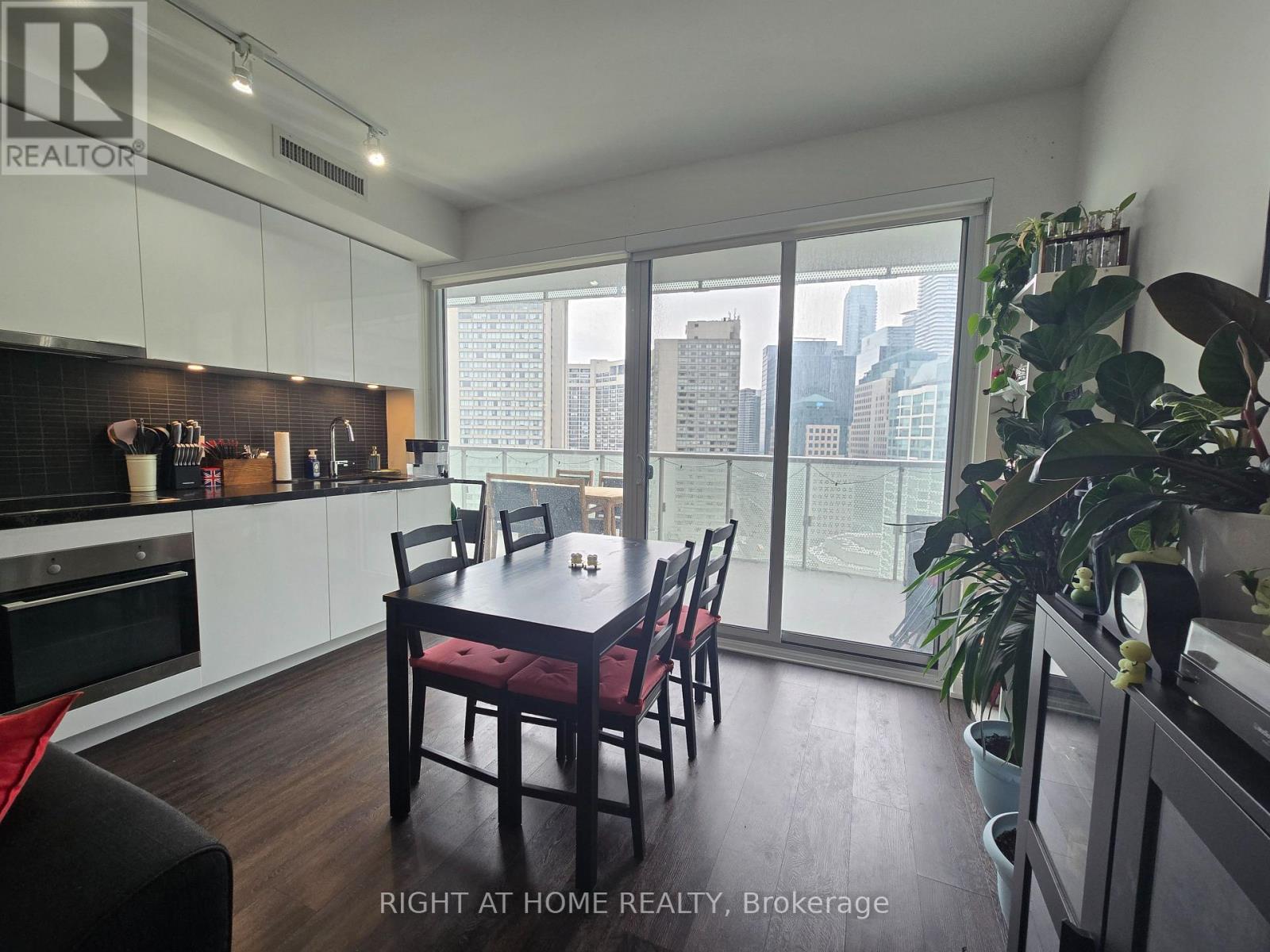 1905 - 15 Queens Quay E, Toronto, Ontario  M5E 0A4 - Photo 5 - C12615478