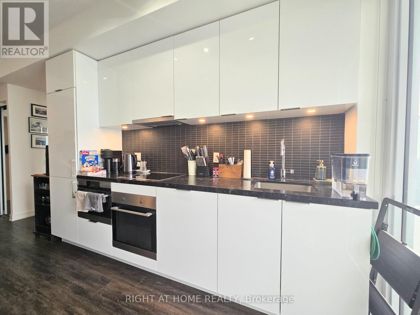 1905 - 15 Queens Quay E, Toronto, Ontario  M5E 0A4 - Photo 6 - C12615478