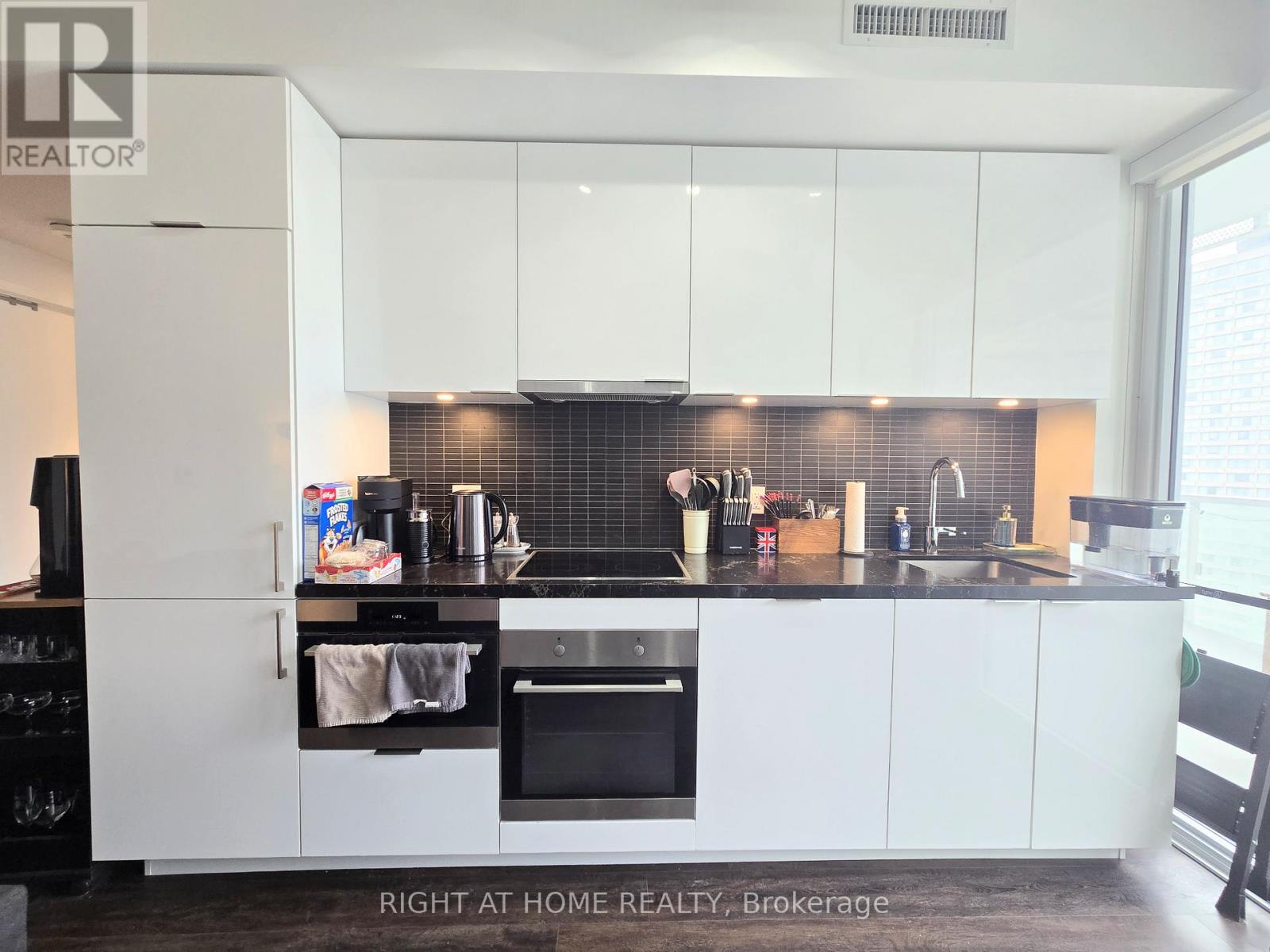 1905 - 15 Queens Quay E, Toronto, Ontario  M5E 0A4 - Photo 7 - C12615478