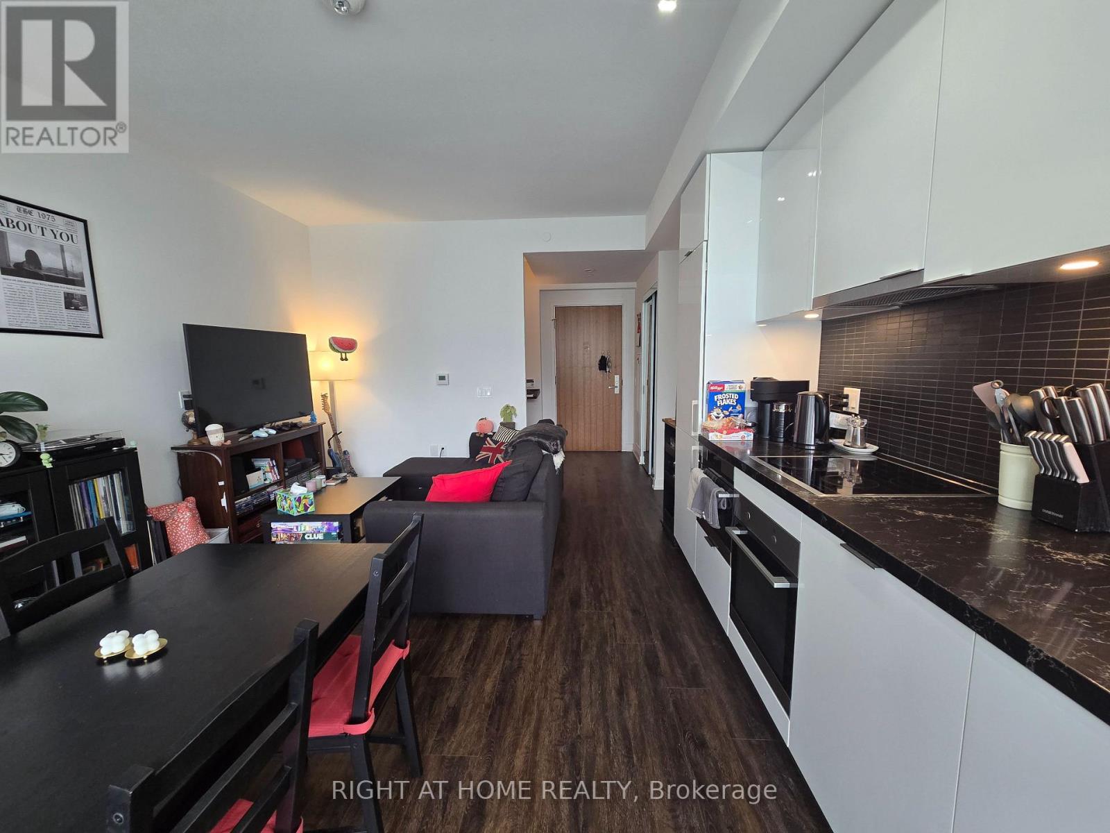 1905 - 15 Queens Quay E, Toronto, Ontario  M5E 0A4 - Photo 8 - C12615478