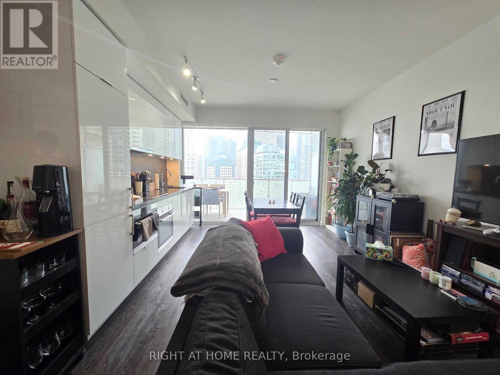 1905 - 15 Queens Quay E, Toronto, Ontario  M5E 0A4 - Photo 9 - C12615478