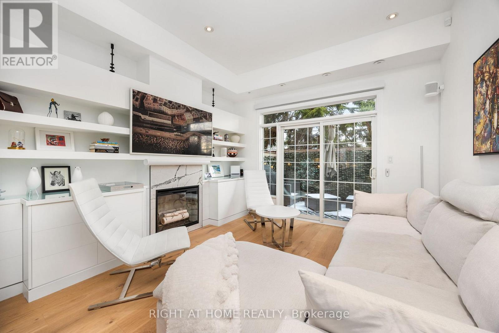 <div class="slider-price">$5,250 Monthly</div><p>1011 Dundas Street E, Toronto, Ontario</p>