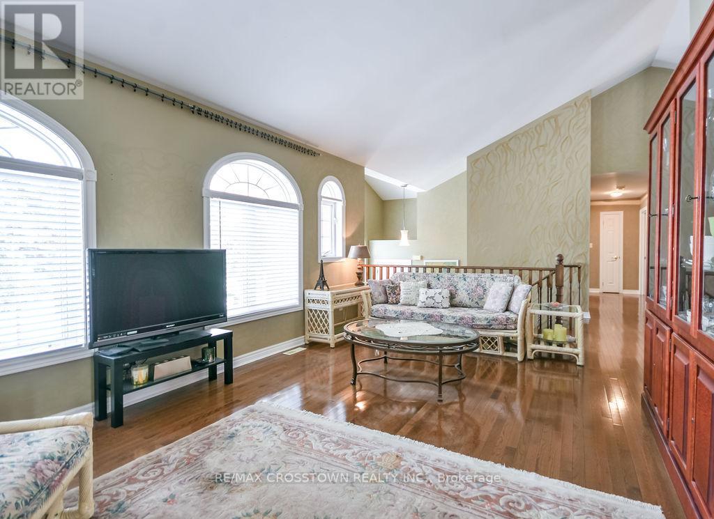 25 Cunningham Drive, Essa, Ontario  L0L 2N0 - Photo 10 - N12615474