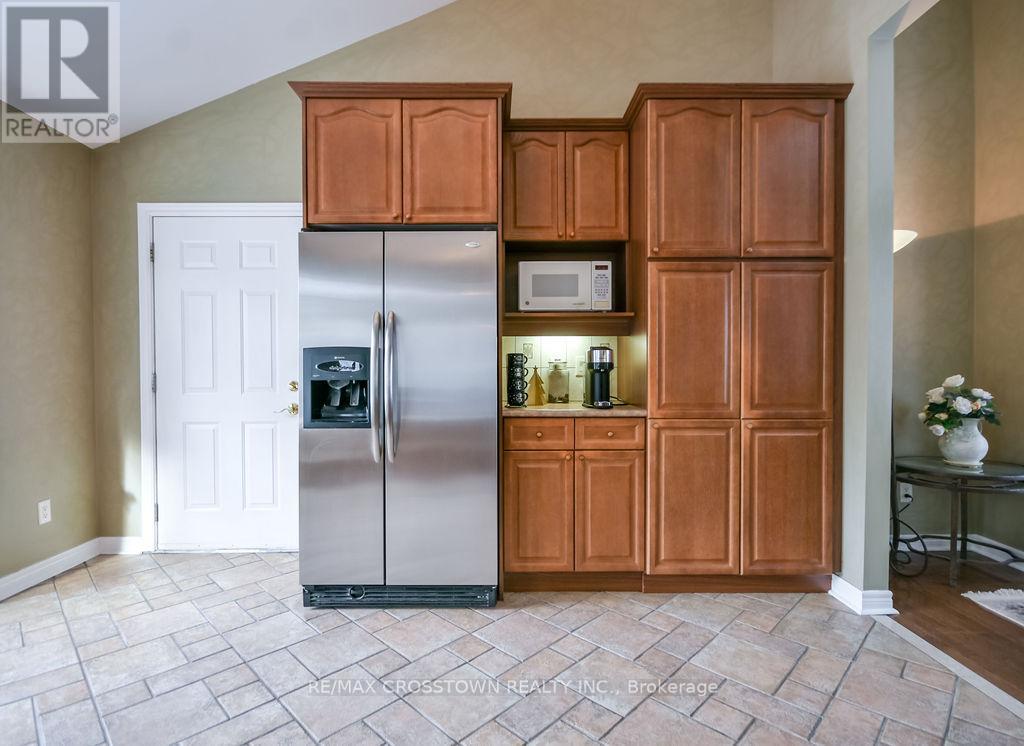 25 Cunningham Drive, Essa, Ontario  L0L 2N0 - Photo 14 - N12615474