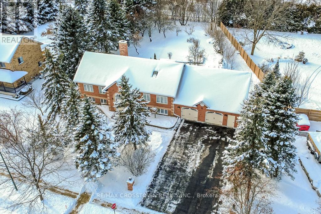 25 Cunningham Drive, Essa, Ontario  L0L 2N0 - Photo 2 - N12615474