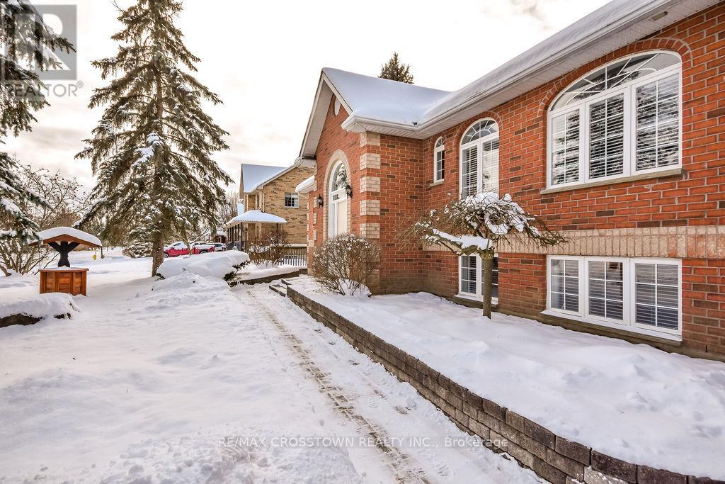 25 Cunningham Drive, Essa, Ontario  L0L 2N0 - Photo 4 - N12615474