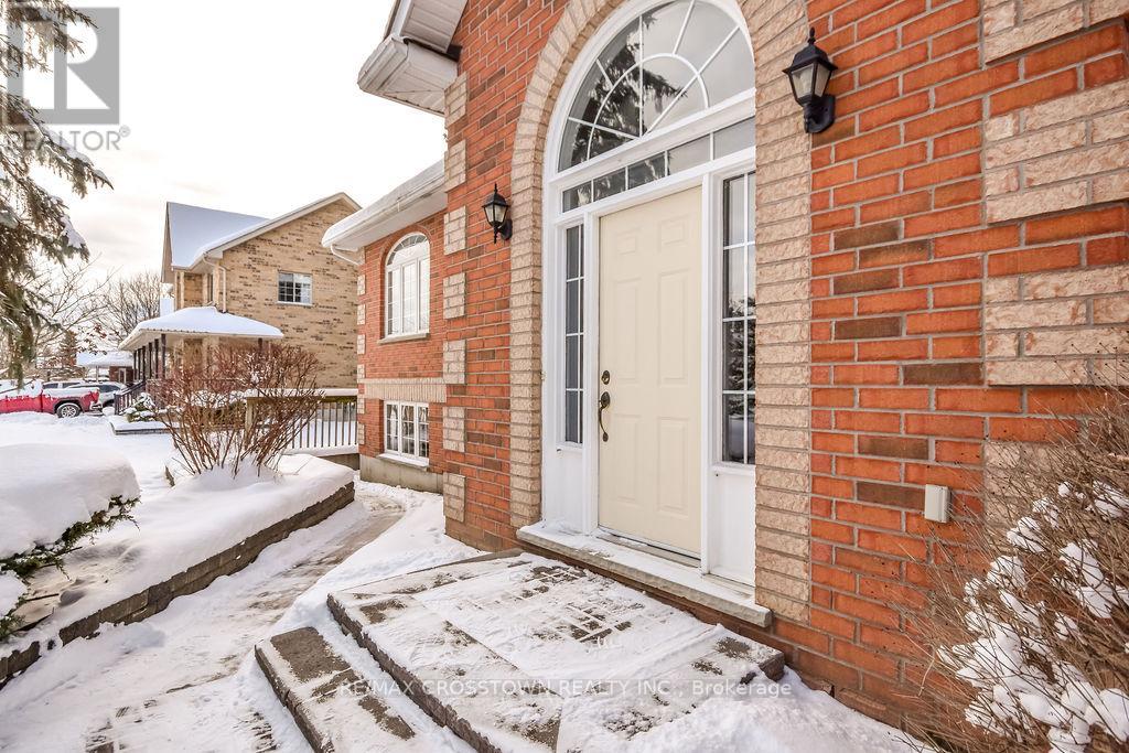 25 Cunningham Drive, Essa, Ontario  L0L 2N0 - Photo 5 - N12615474