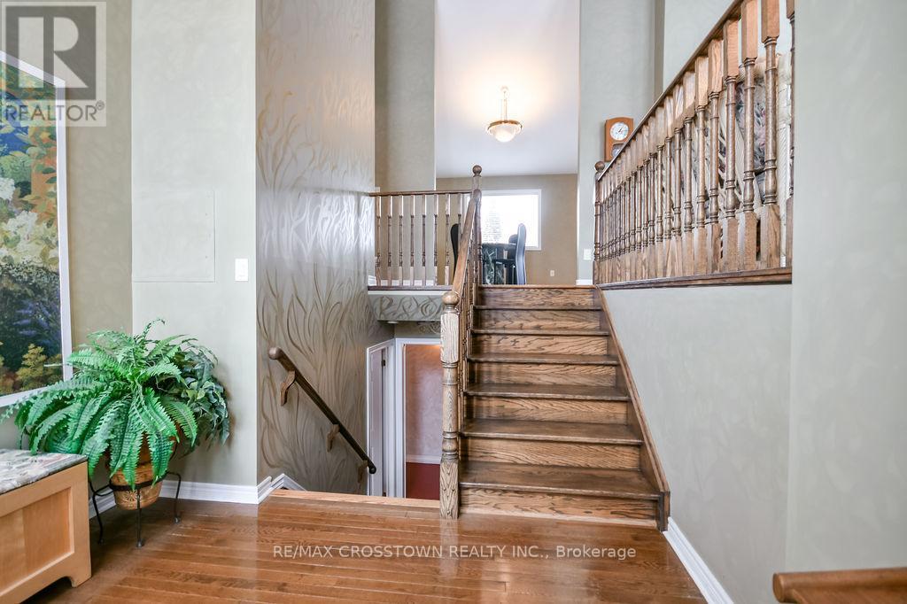 25 Cunningham Drive, Essa, Ontario  L0L 2N0 - Photo 7 - N12615474