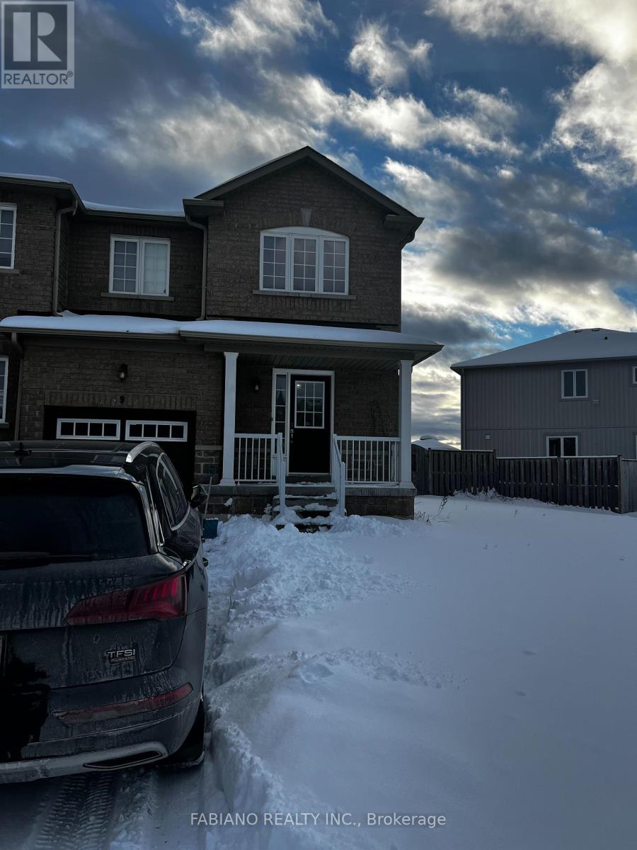 9 ADMIRAL CRESCENT, Essa, Ontario