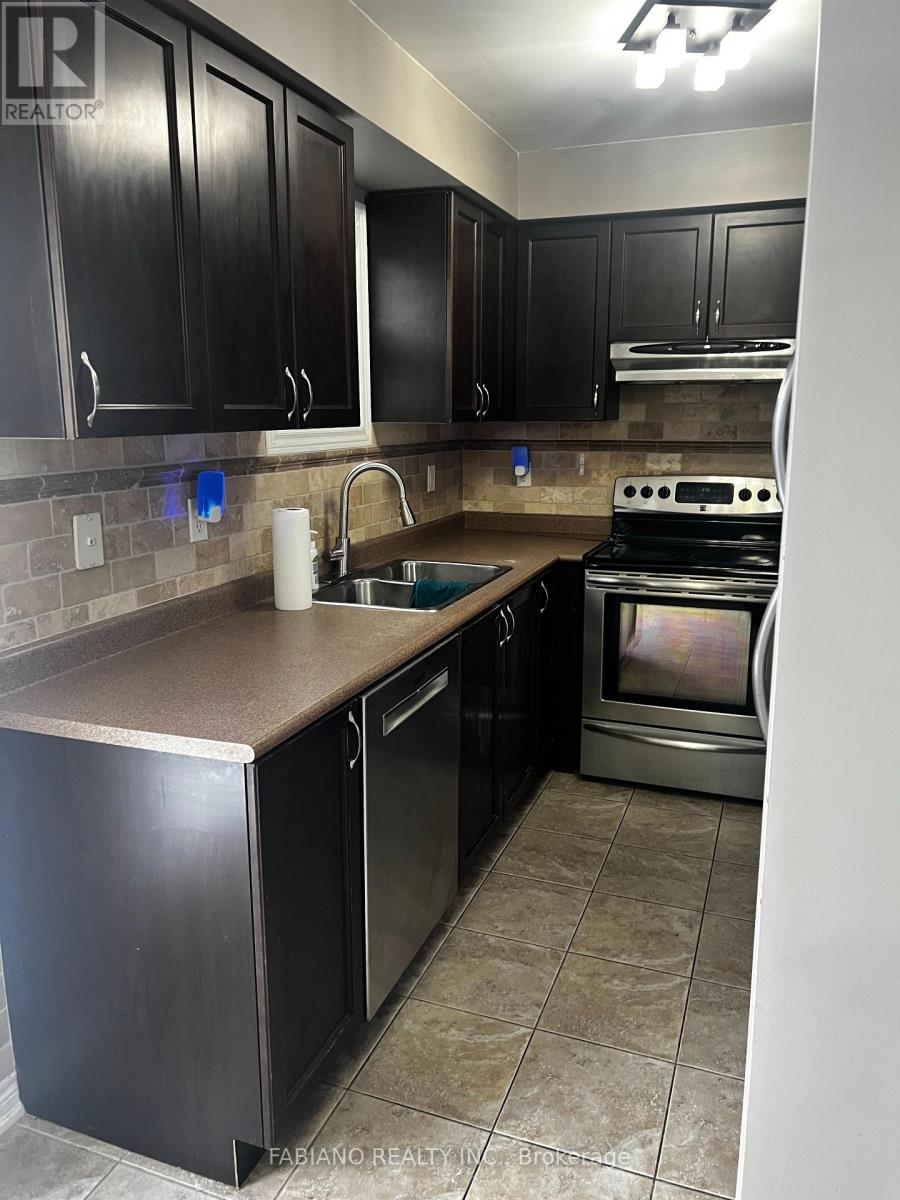 9 Admiral Crescent, Essa, Ontario  L0M 1B4 - Photo 10 - N12615526