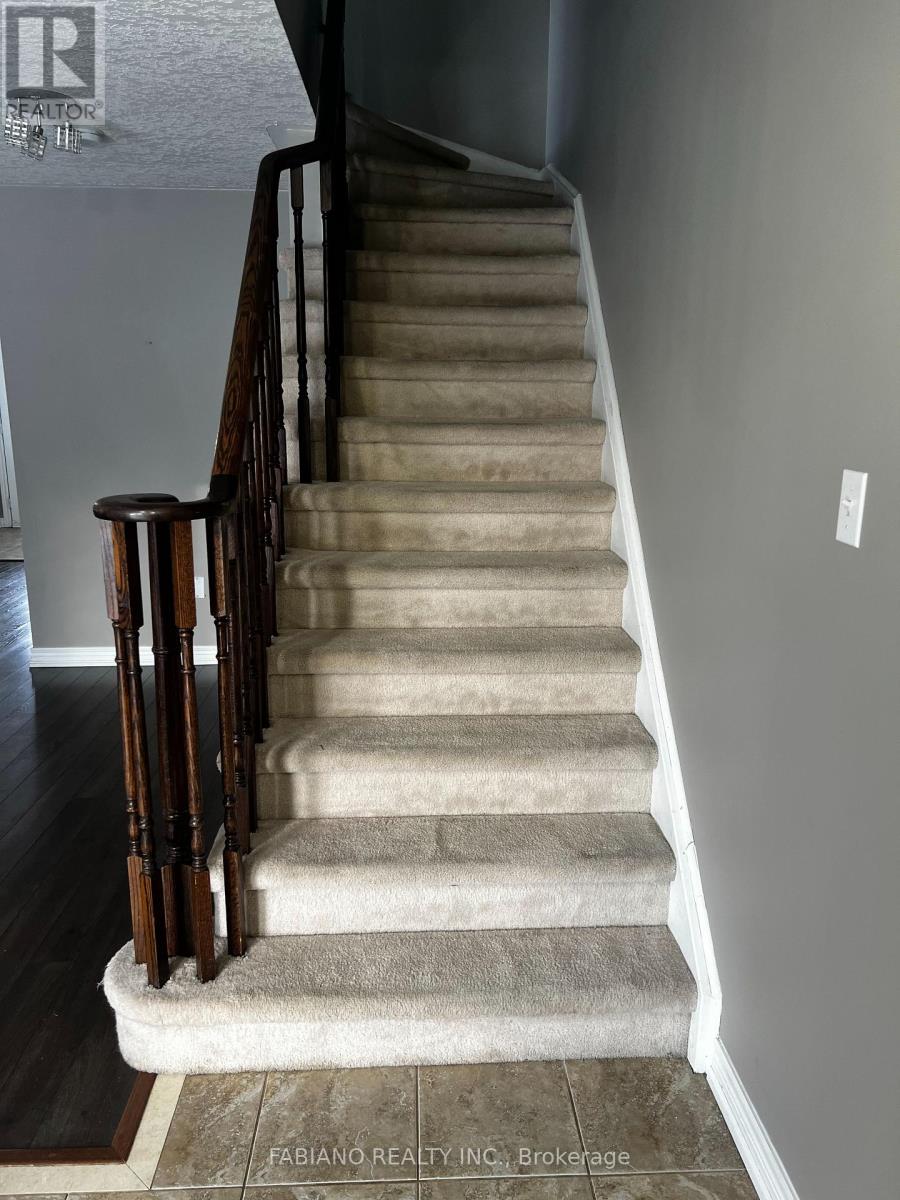 9 Admiral Crescent, Essa, Ontario  L0M 1B4 - Photo 11 - N12615526