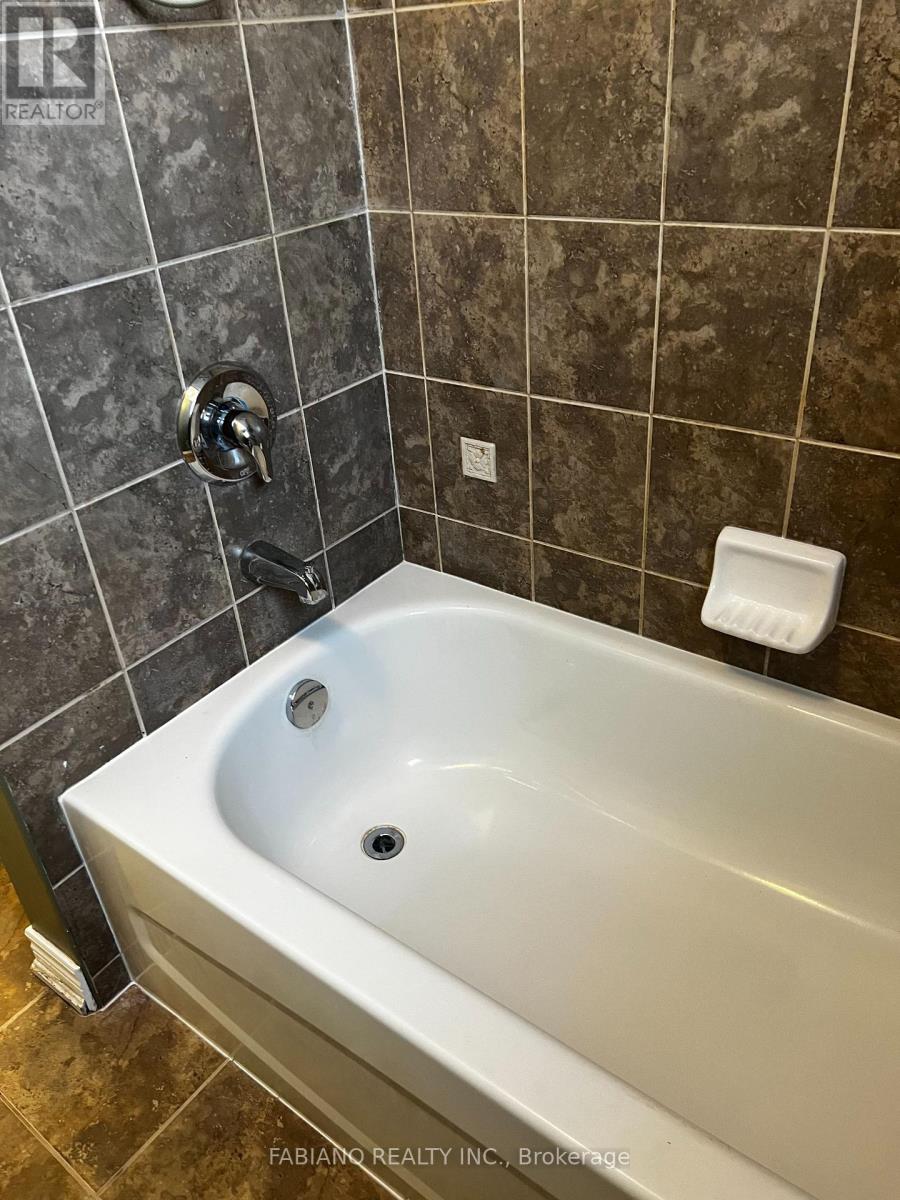 9 Admiral Crescent, Essa, Ontario  L0M 1B4 - Photo 14 - N12615526