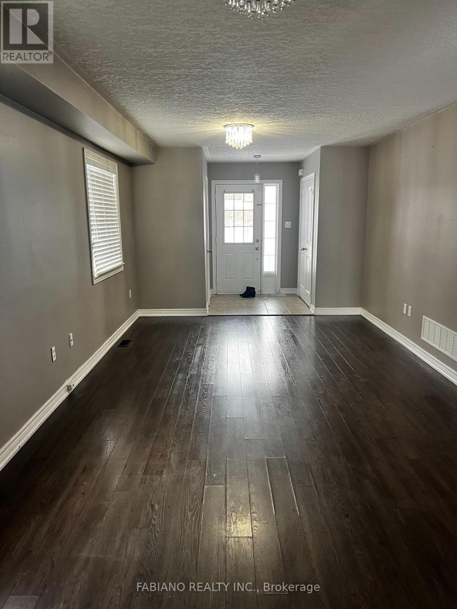 9 Admiral Crescent, Essa, Ontario  L0M 1B4 - Photo 5 - N12615526