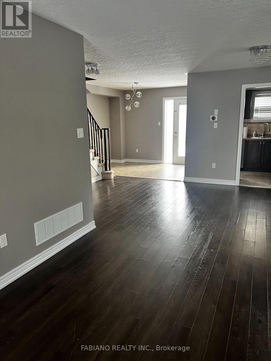 9 Admiral Crescent, Essa, Ontario  L0M 1B4 - Photo 8 - N12615526