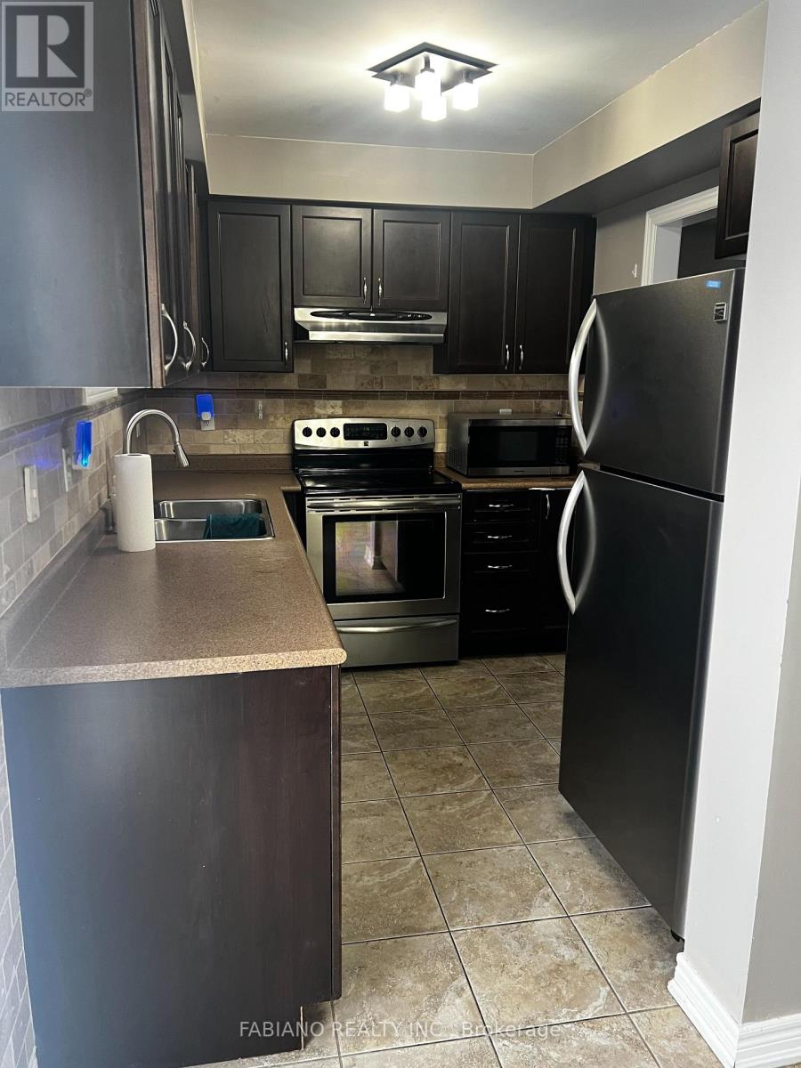 9 Admiral Crescent, Essa, Ontario  L0M 1B4 - Photo 9 - N12615526