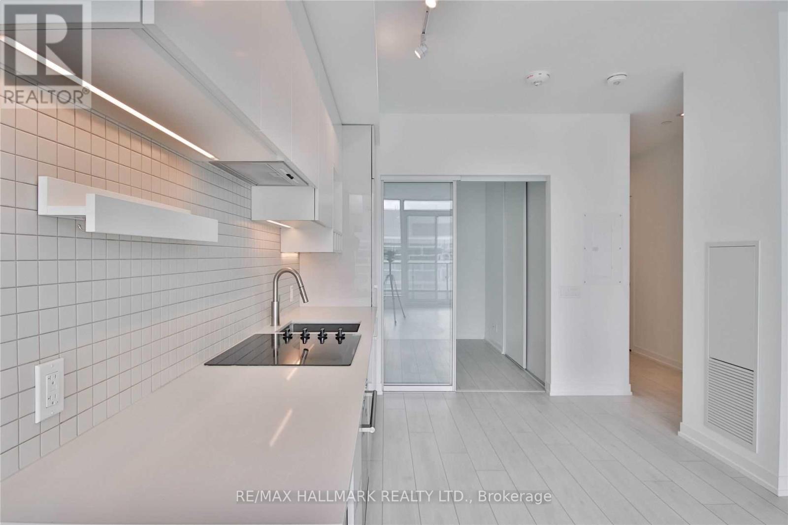 1206 - 5 Buttermill Avenue, Vaughan, Ontario  L4K 0J5 - Photo 10 - N12615540