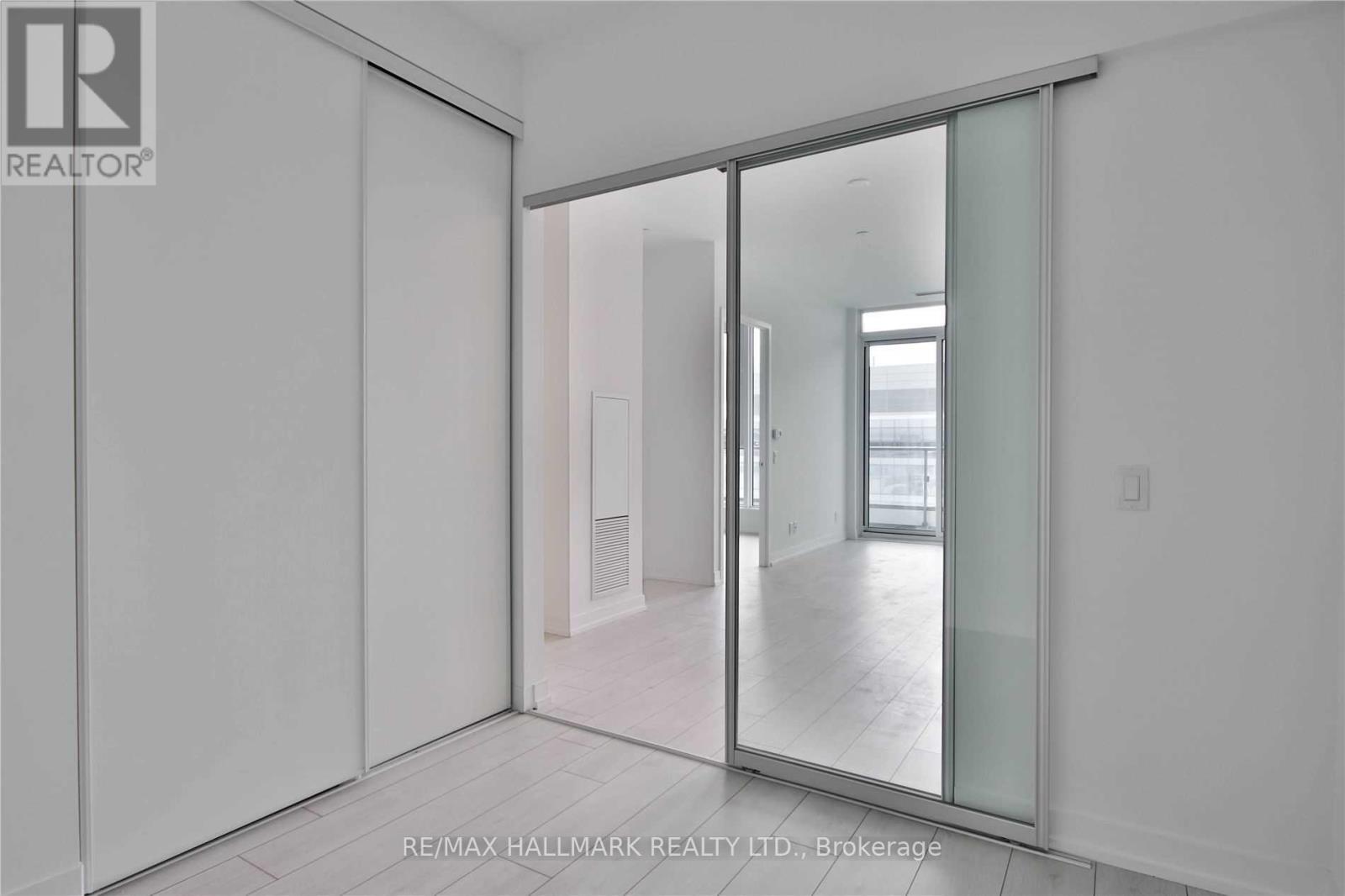 1206 - 5 Buttermill Avenue, Vaughan, Ontario  L4K 0J5 - Photo 13 - N12615540