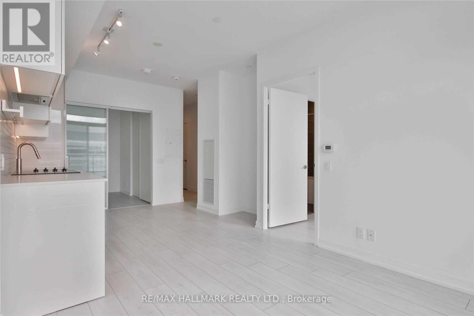 1206 - 5 Buttermill Avenue, Vaughan, Ontario  L4K 0J5 - Photo 16 - N12615540