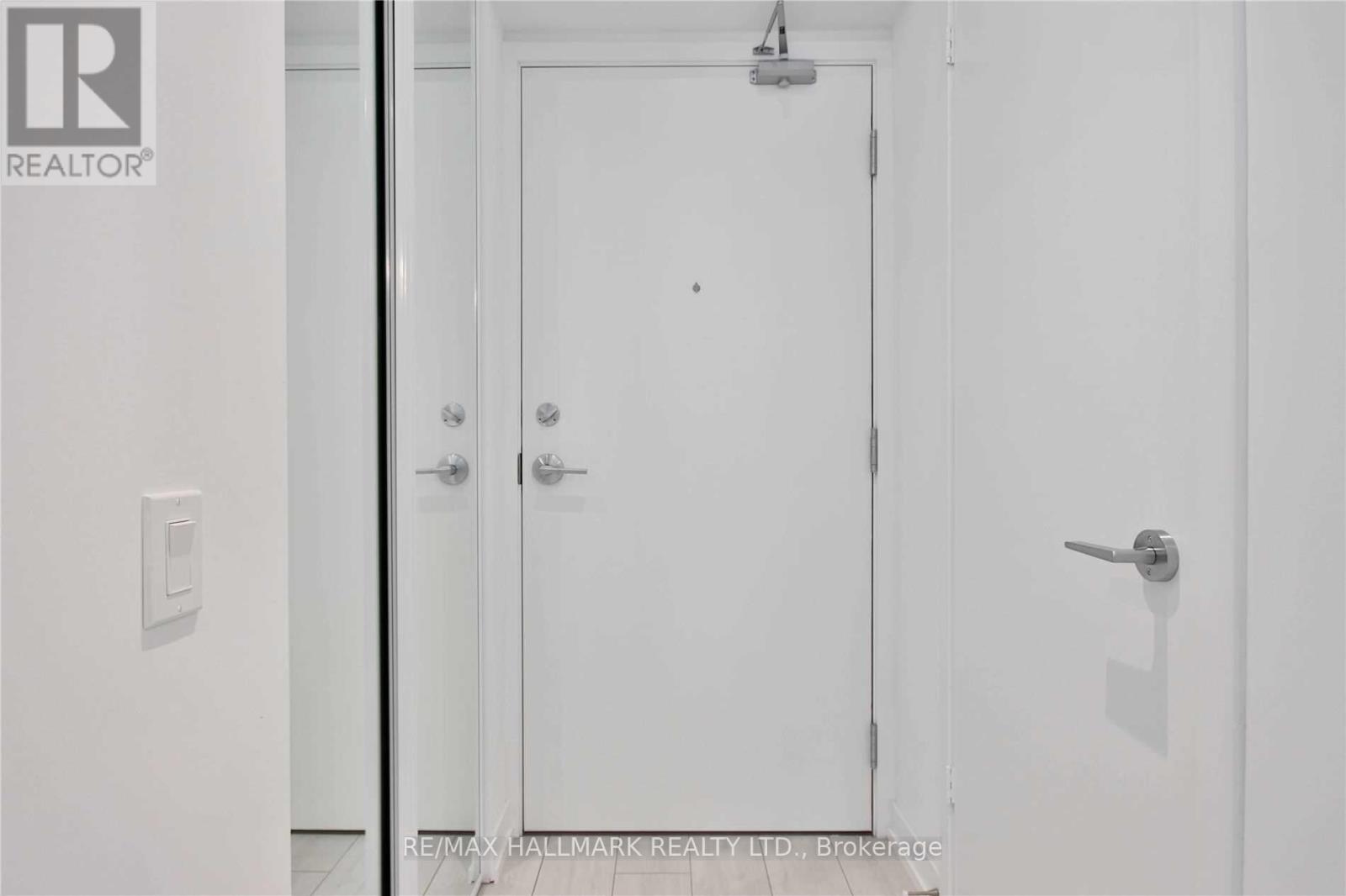 1206 - 5 Buttermill Avenue, Vaughan, Ontario  L4K 0J5 - Photo 4 - N12615540