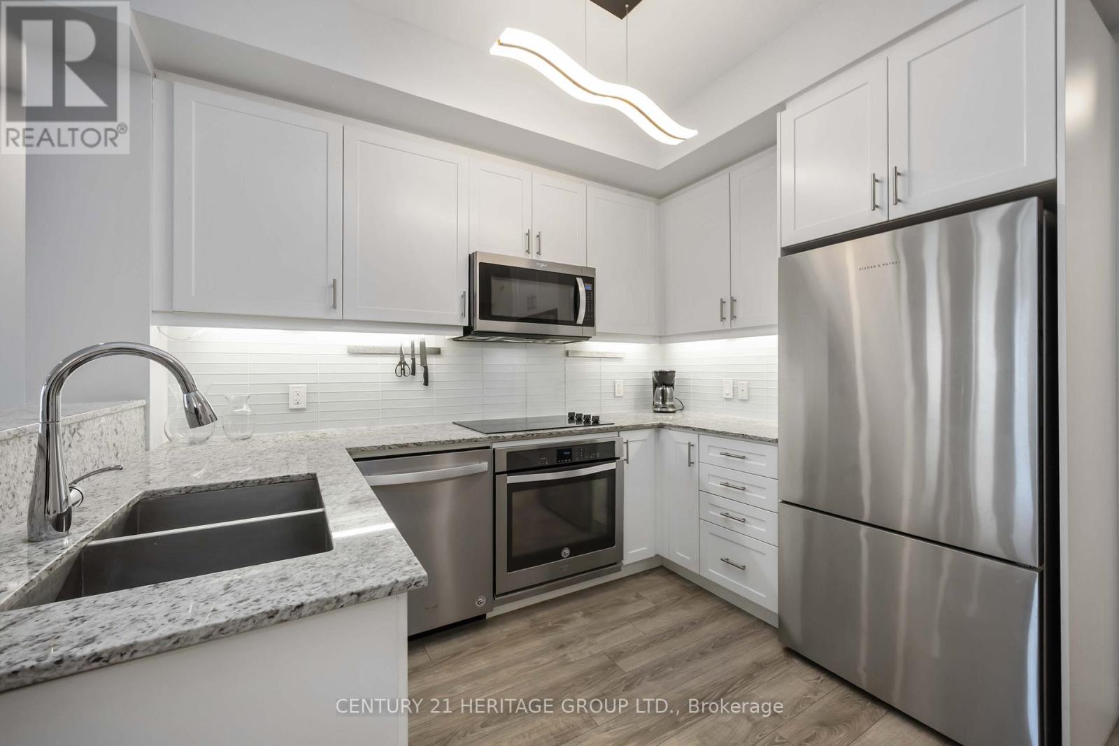 201 - 9618 Yonge Street, Richmond Hill, Ontario  L4C 0X5 - Photo 12 - N12615564