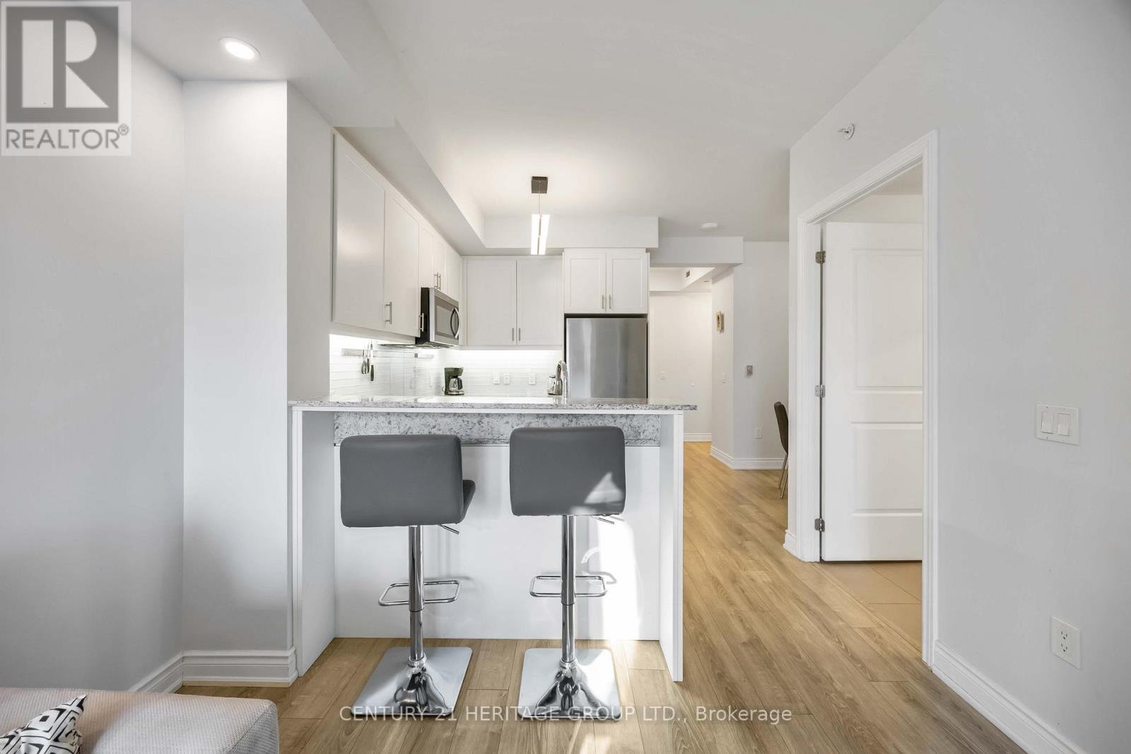 201 - 9618 Yonge Street, Richmond Hill, Ontario  L4C 0X5 - Photo 16 - N12615564